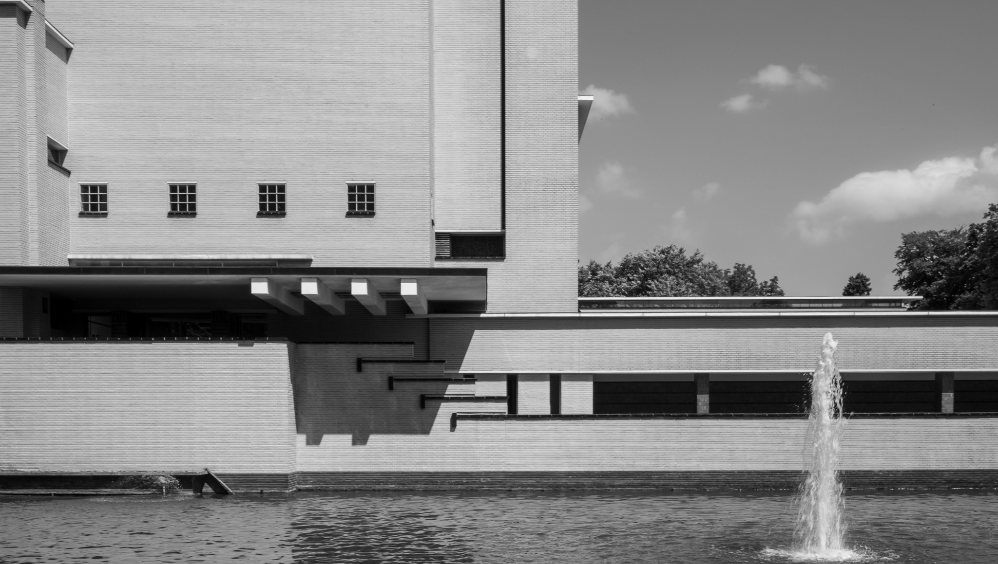 Konkurs Gdyński Modernizm w Obiektywie. Fot. Tomasz Dudek 2019 r./kat. Modernizm w podr&oacute;ży (wyr&oacute;żnienie)