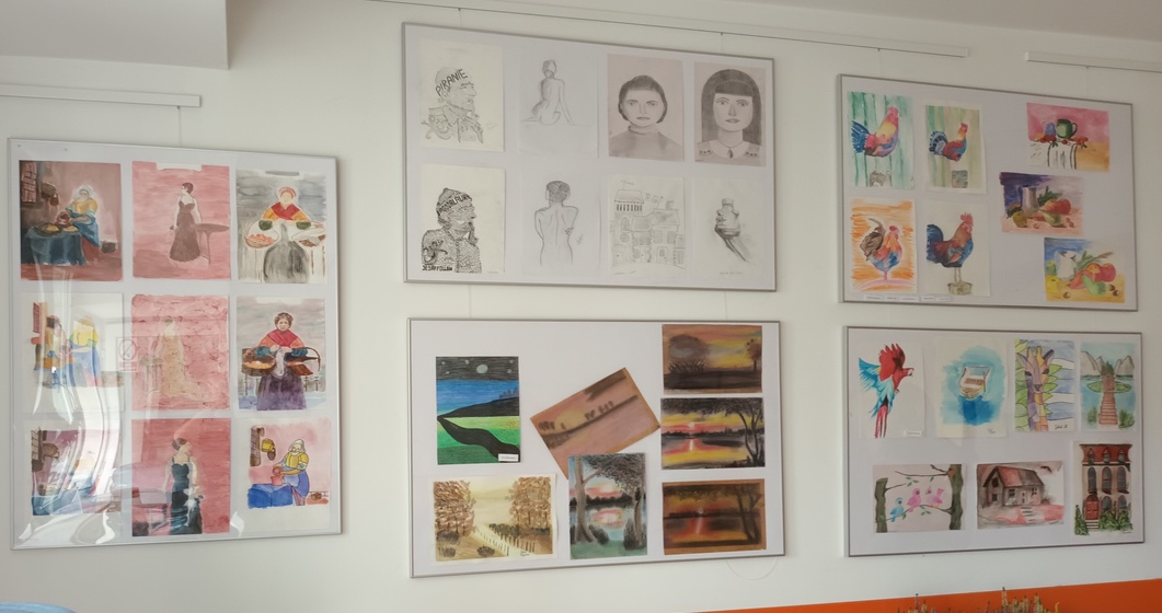 Część prac stworzonych przez uczestnik&oacute;w spotkań w klubach "1,2,3" i "Chrzan House"