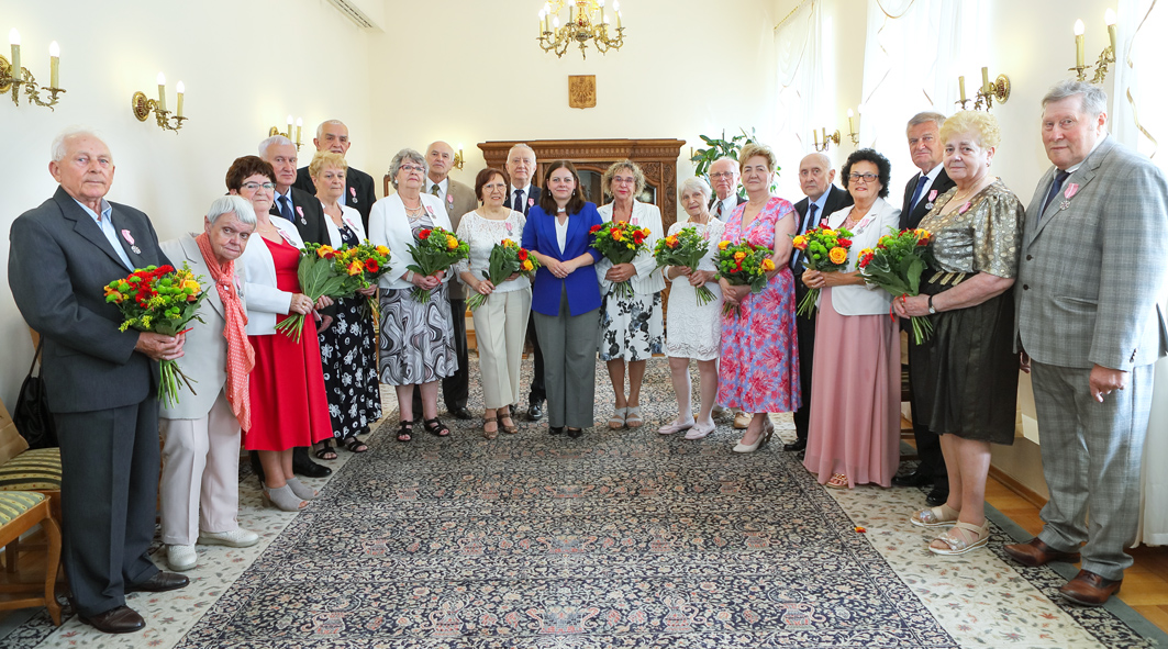 Jubilaci, kt&oacute;rzy odebrali medale o godz. 15.00