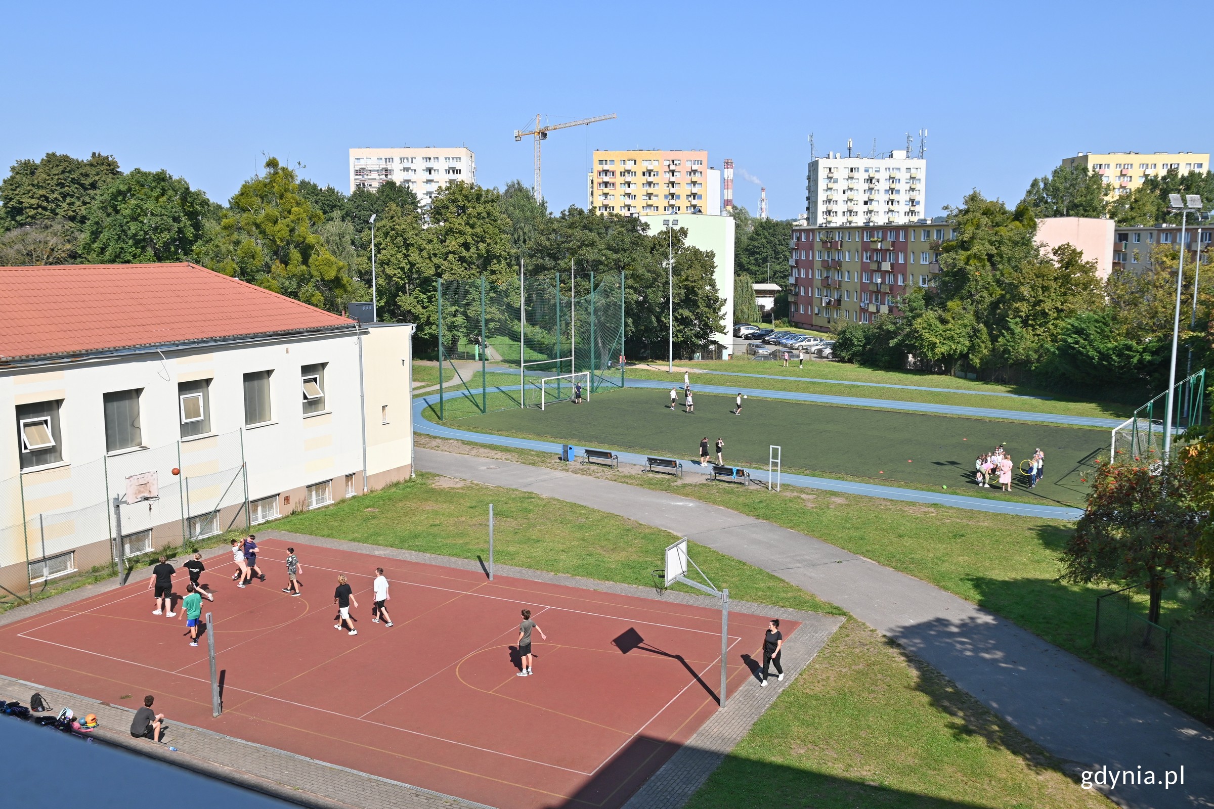 Boiska przy Szkole Podstawowej nr 10 w Gdyni (fot. Magdalena Czernek)