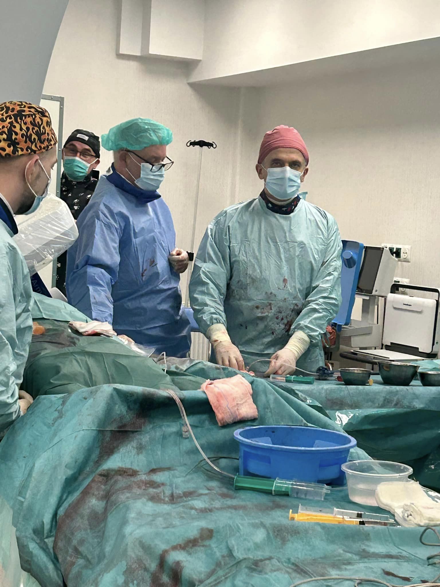 Zesp&oacute;ł lekarzy wykonujących operację (fot. FB Szpitale Pomorskie)
