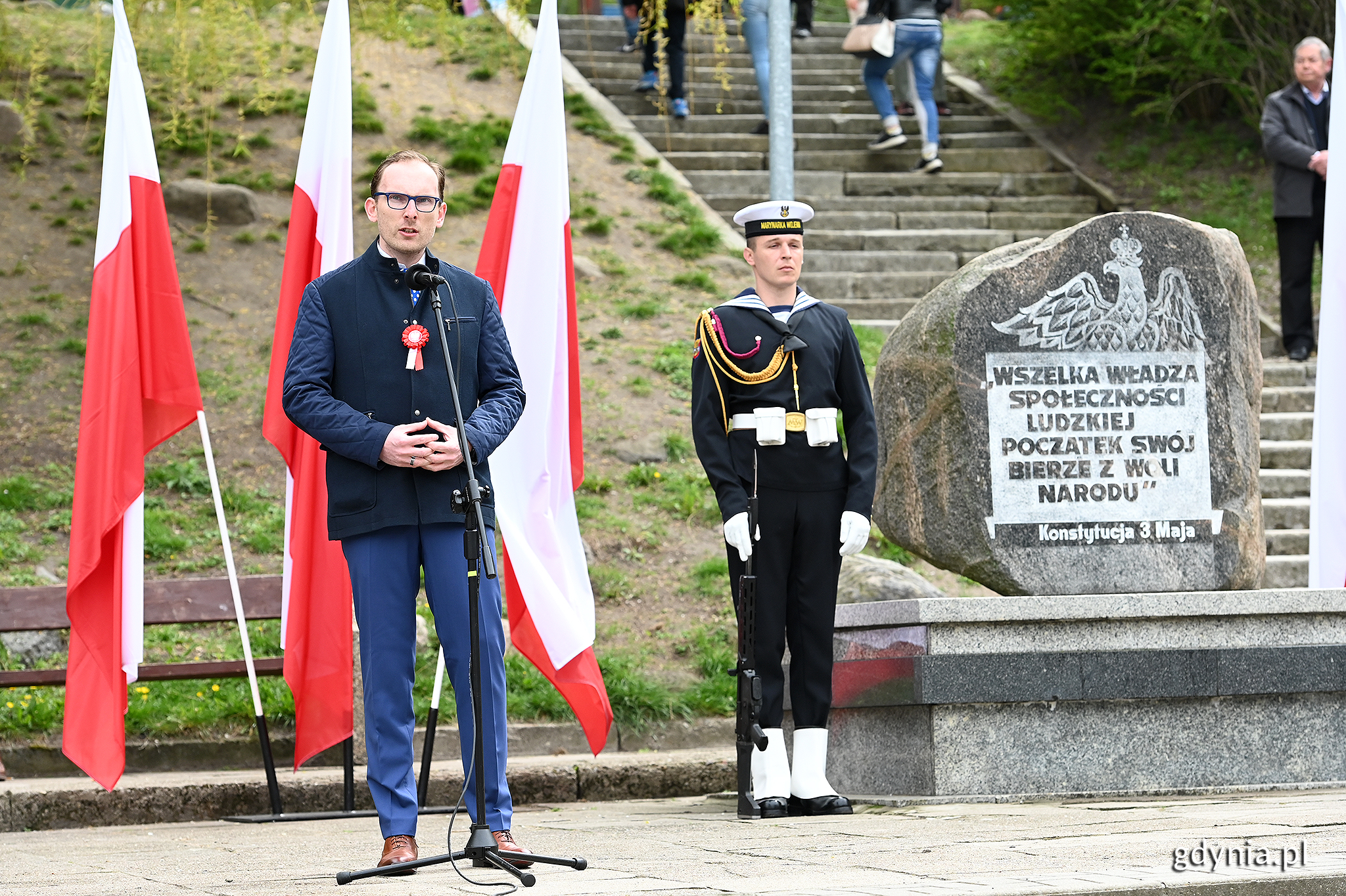 W imieniu prezydenta Gdyni głos podczas uroczystości zabrał wiceprzewodniczący Rady Miasta Gdyni, Jakub Ubych, fot. Michał Puszczewicz