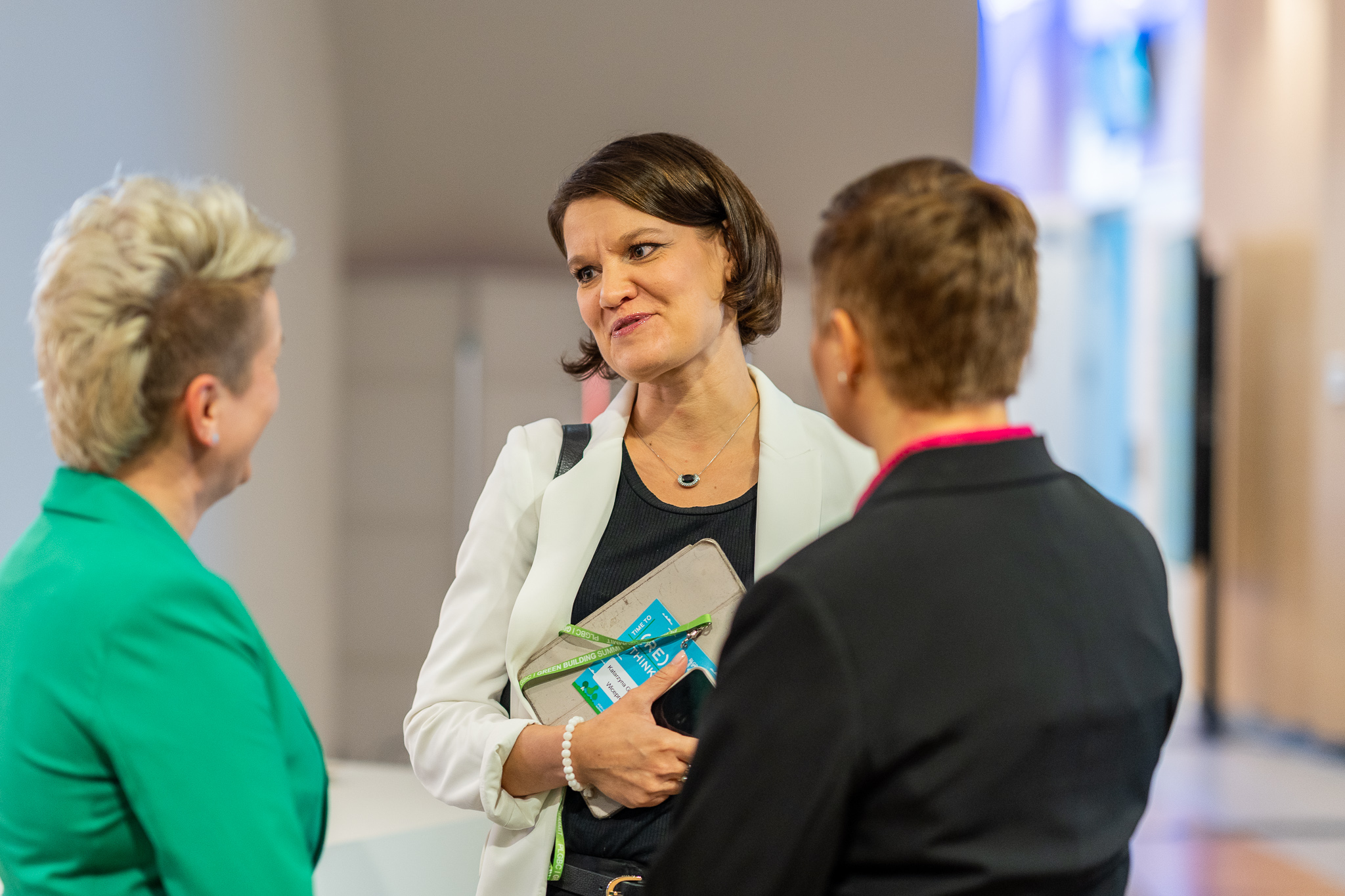 Wymiana cennych doświadczeń to jeden z cel&oacute;w&nbsp;PLGBC Green Building Summit. Na zdj. wiceprezydent Gdyni Katarzyna Gruszecka-Spychała (w środku) // fot.&nbsp;Impact Production/PLGBC Green Building Summit