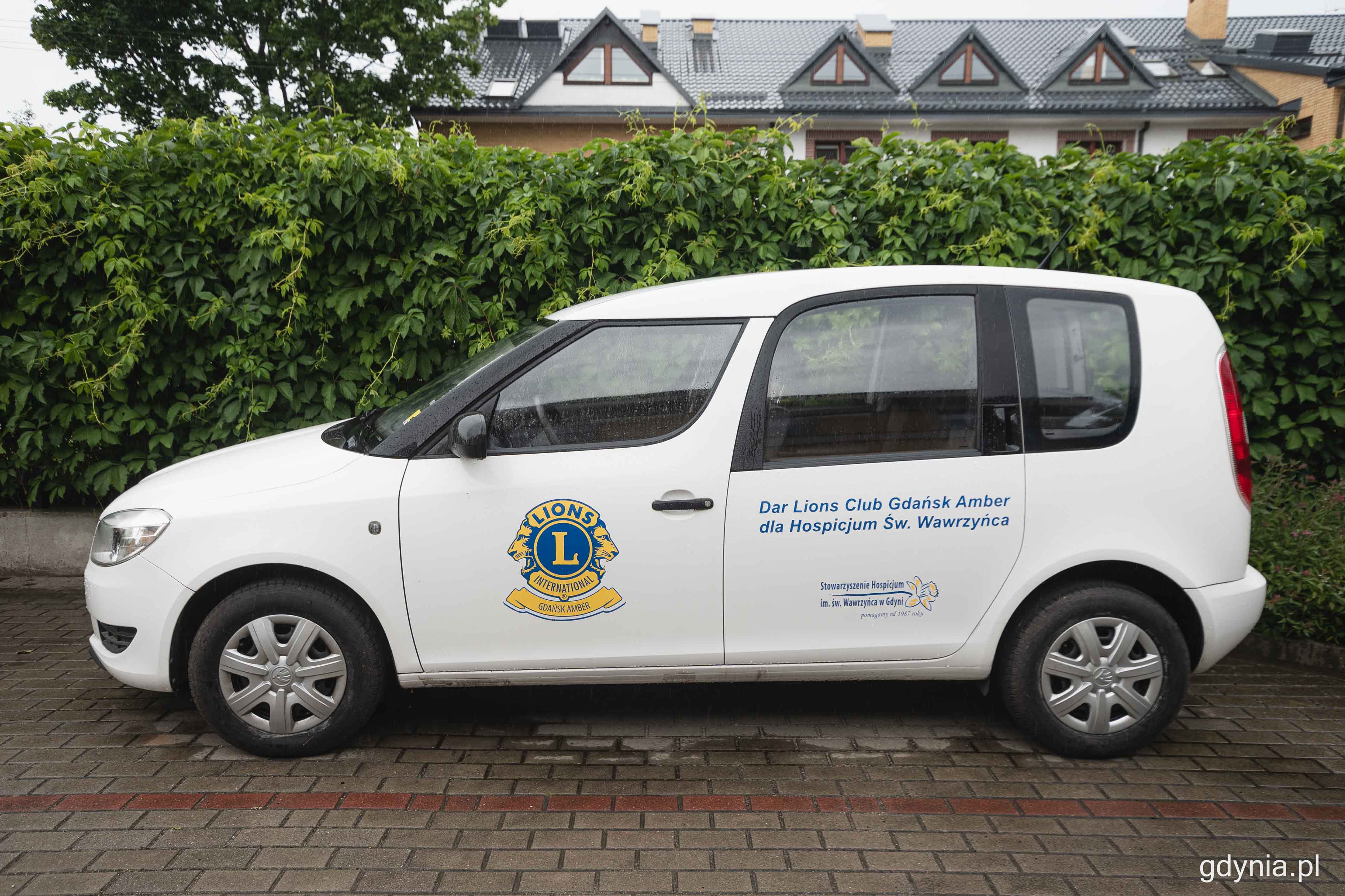 Inny, mniejszy pojazd zakupiony przed laty przez Lions Club Gdańsk Amber dla gdyńskiego hospicjum, fot. Kamil Złoch