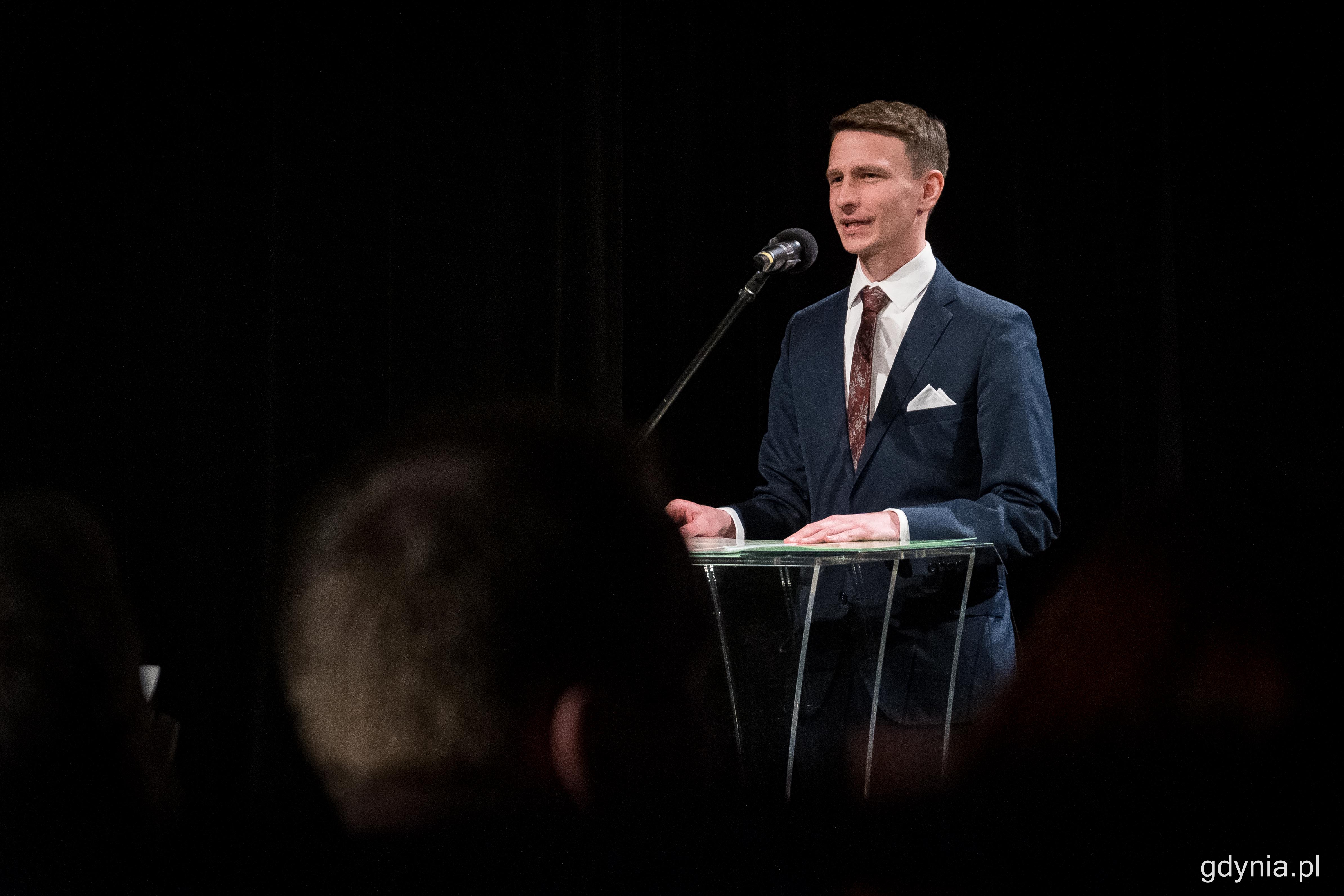 Doktor Wacław Pag&oacute;rski po odebraniu nagrody w Konsulacie Kultury w Gdyni, fot. Kamil Złoch