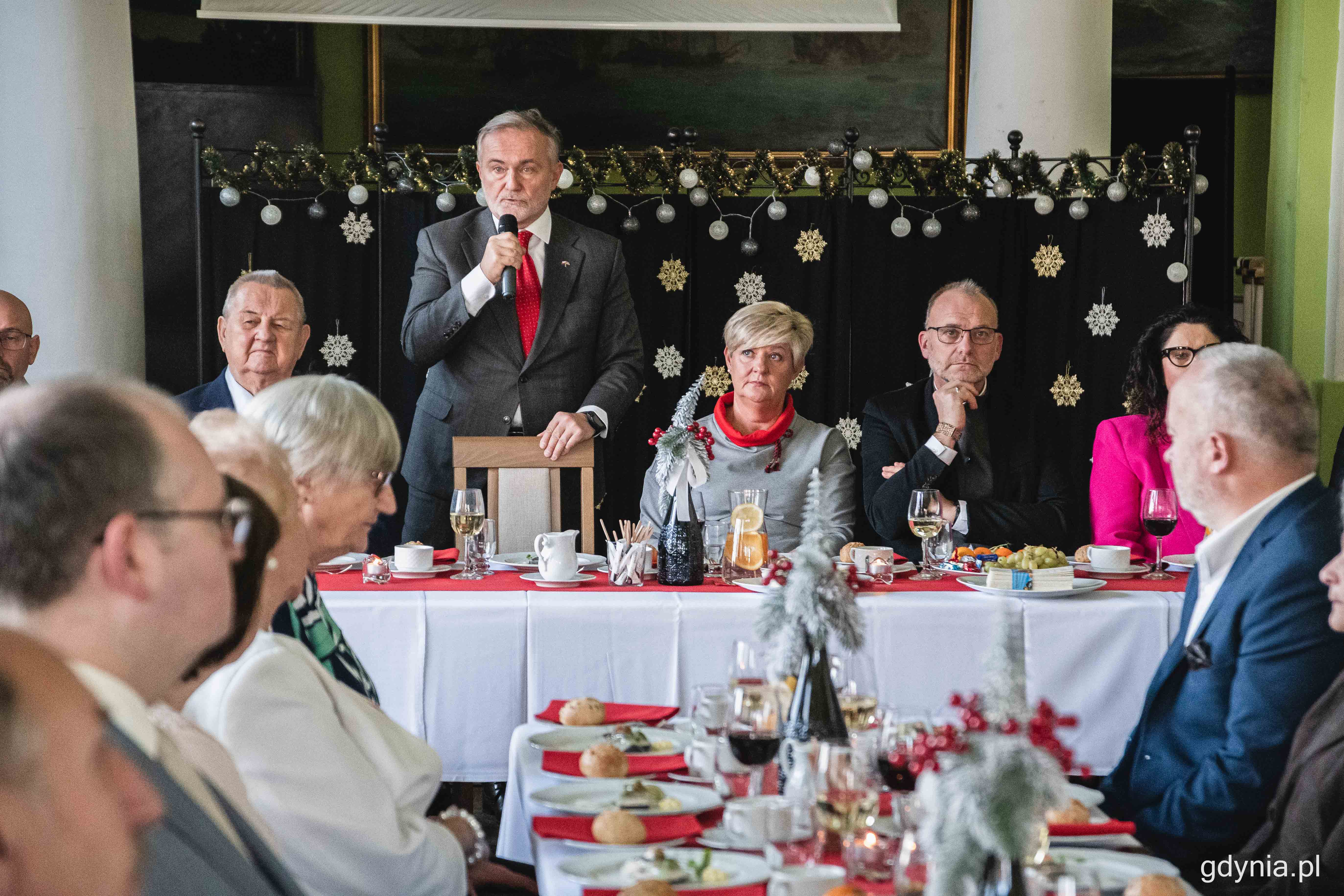 Prezydent Gdyni, Wojciech Szczurek, na spotkaniu opłatkowym z Sybirakami. Fot. Kamil Złoch