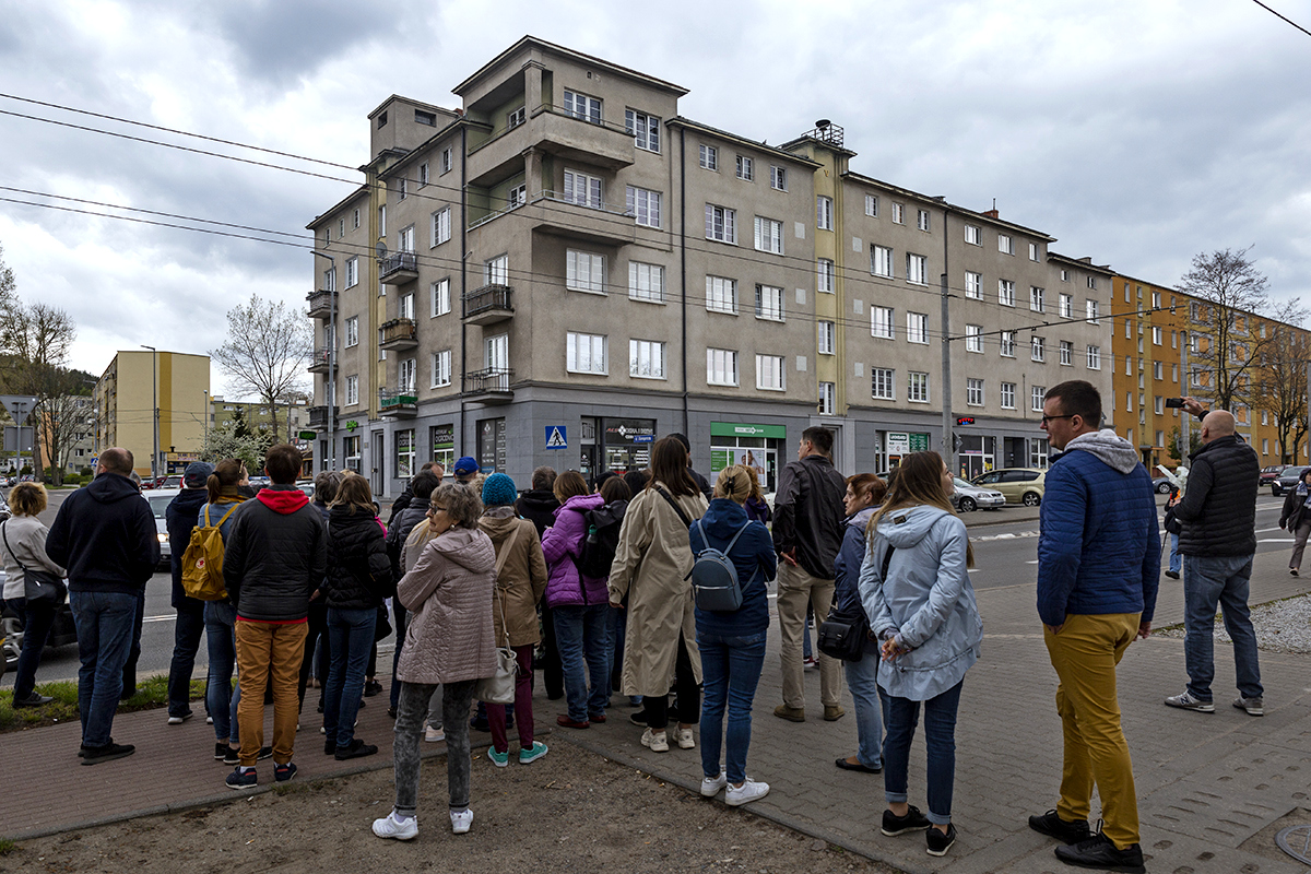 Najbardziej monumentalna kamienica modernistyczna w Chyloni - kamienica Vossów przy ul. Chylońskiej 91-93. Fot. Przemysław Kozłowski / ARG