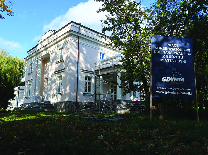 7.	Willa &bdquo;Sokola&rdquo;, ul. Sieroszewskiego 7 - zabezpieczenie balustrad i słup&oacute;w na tarasach oraz odrestaurowanie cokołu kamiennego i kolumn