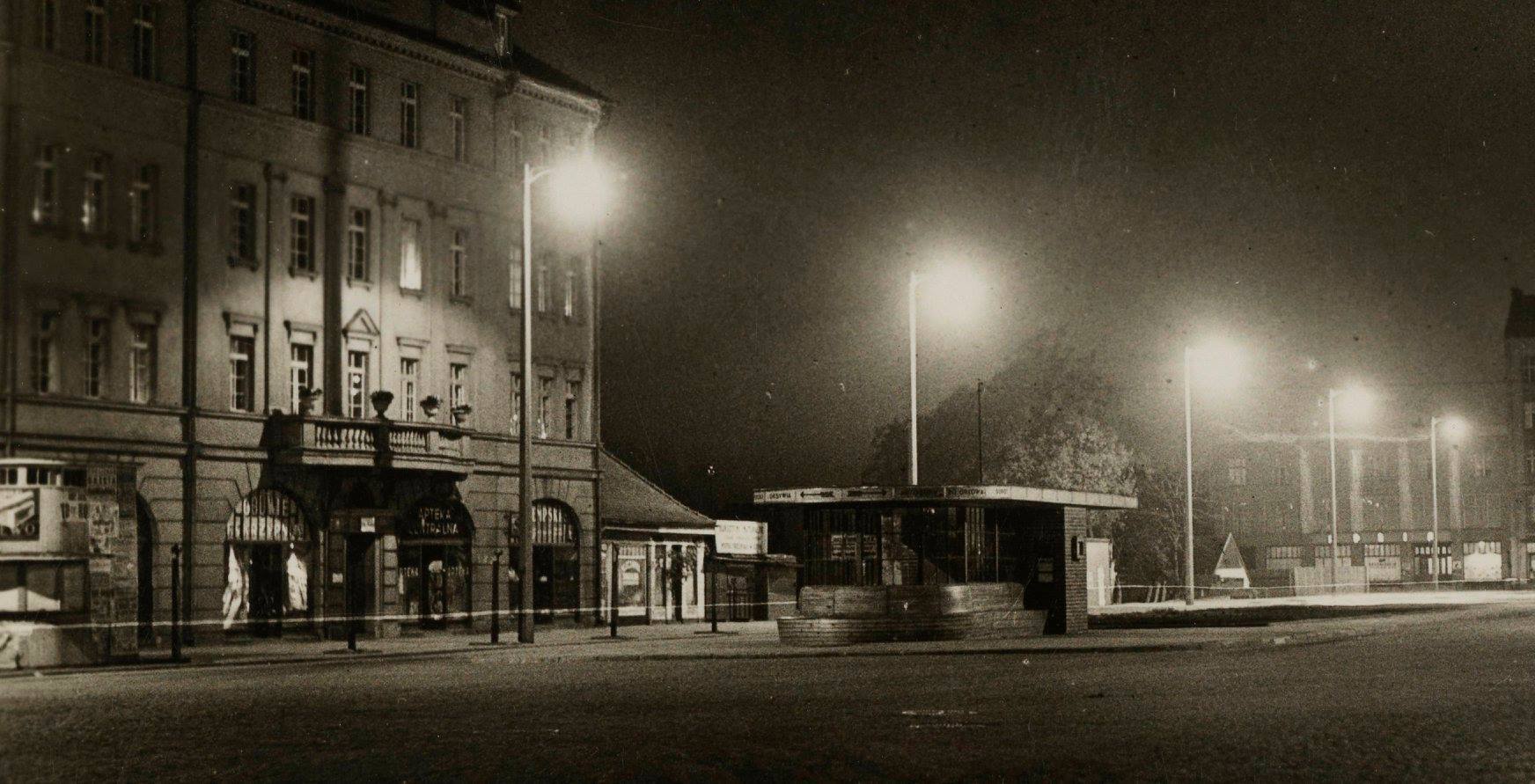 Historyczne oświetlenie Placu Kaszubskiego