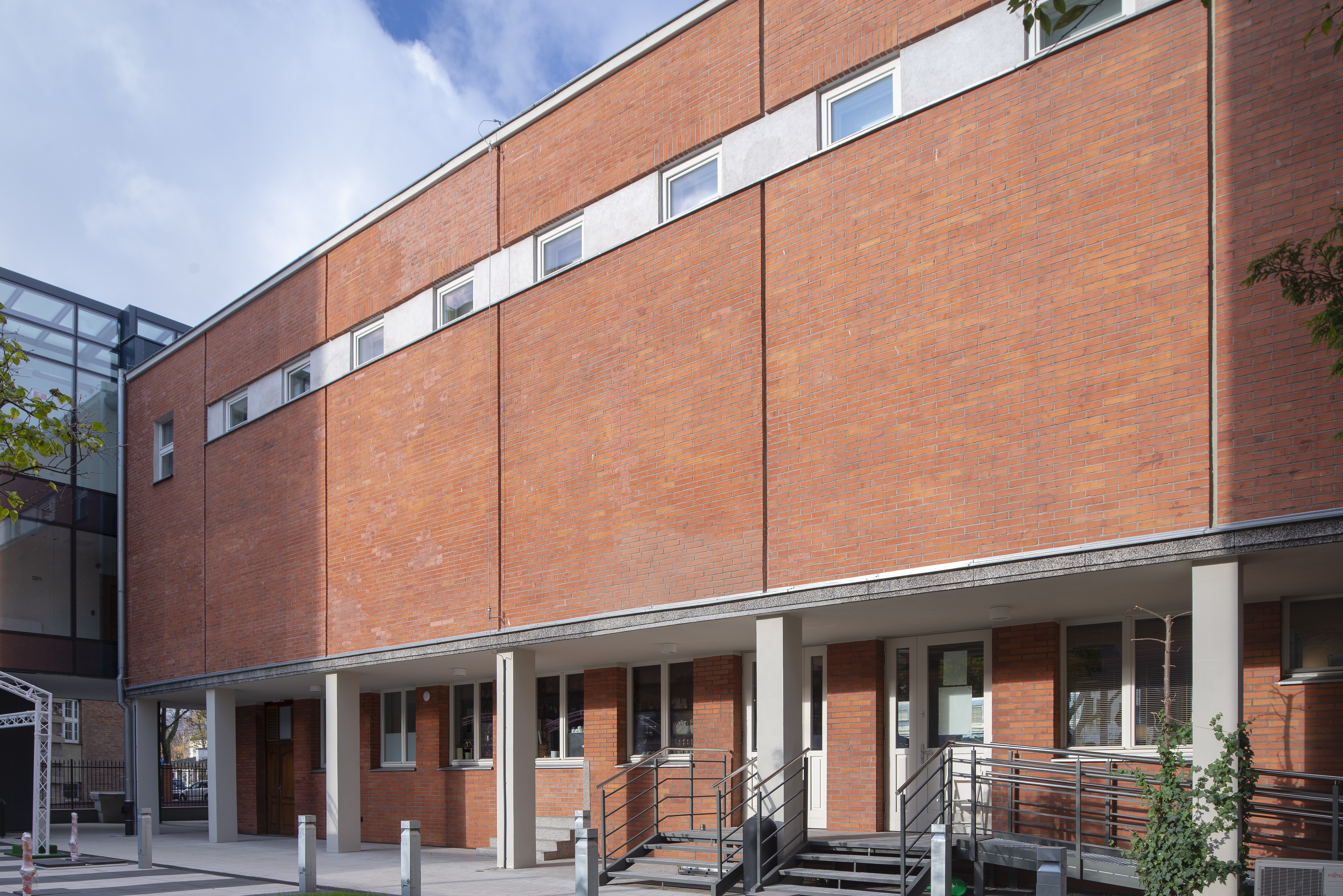 D. Dom Marynarza Szwedzkiego, ob. Konsulat Kultury przy ul. Jana z Kolna 25, fragment ceglanej elewacji od podw&oacute;rza.