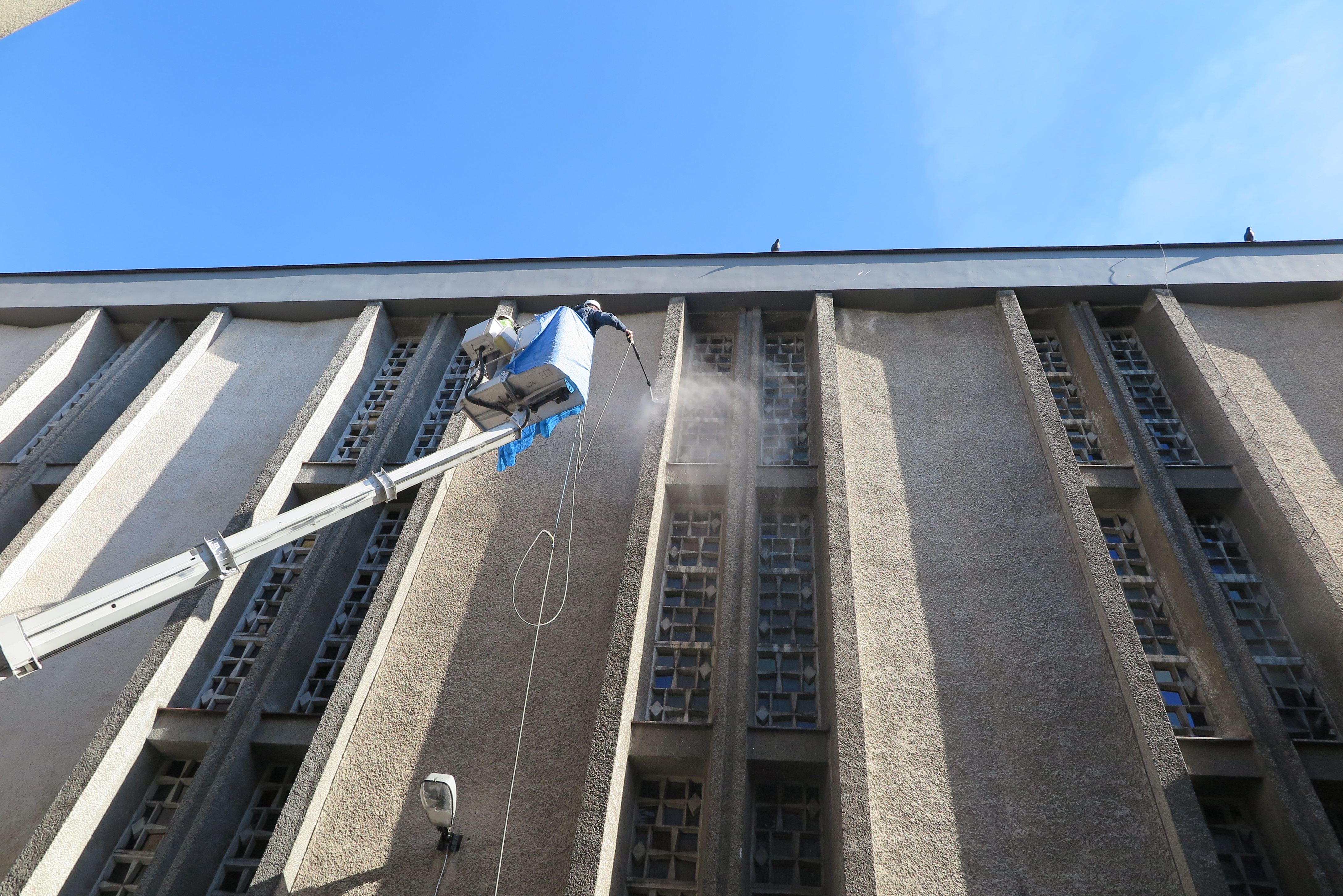 Prace przy elewacji kościoła (fot. materiały Biura Miejskiego Konserwatora Zabytk&oacute;w)