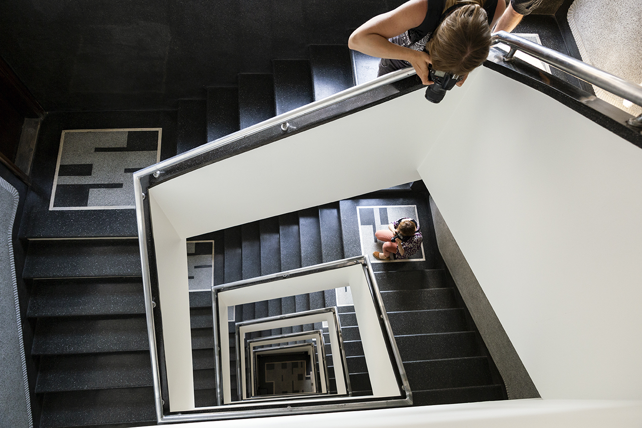 Jeden z foto-spacer&oacute;w po Gdyńskim Szlaku Modernizmu. Fot. Przemysław Kozłowski / ARG