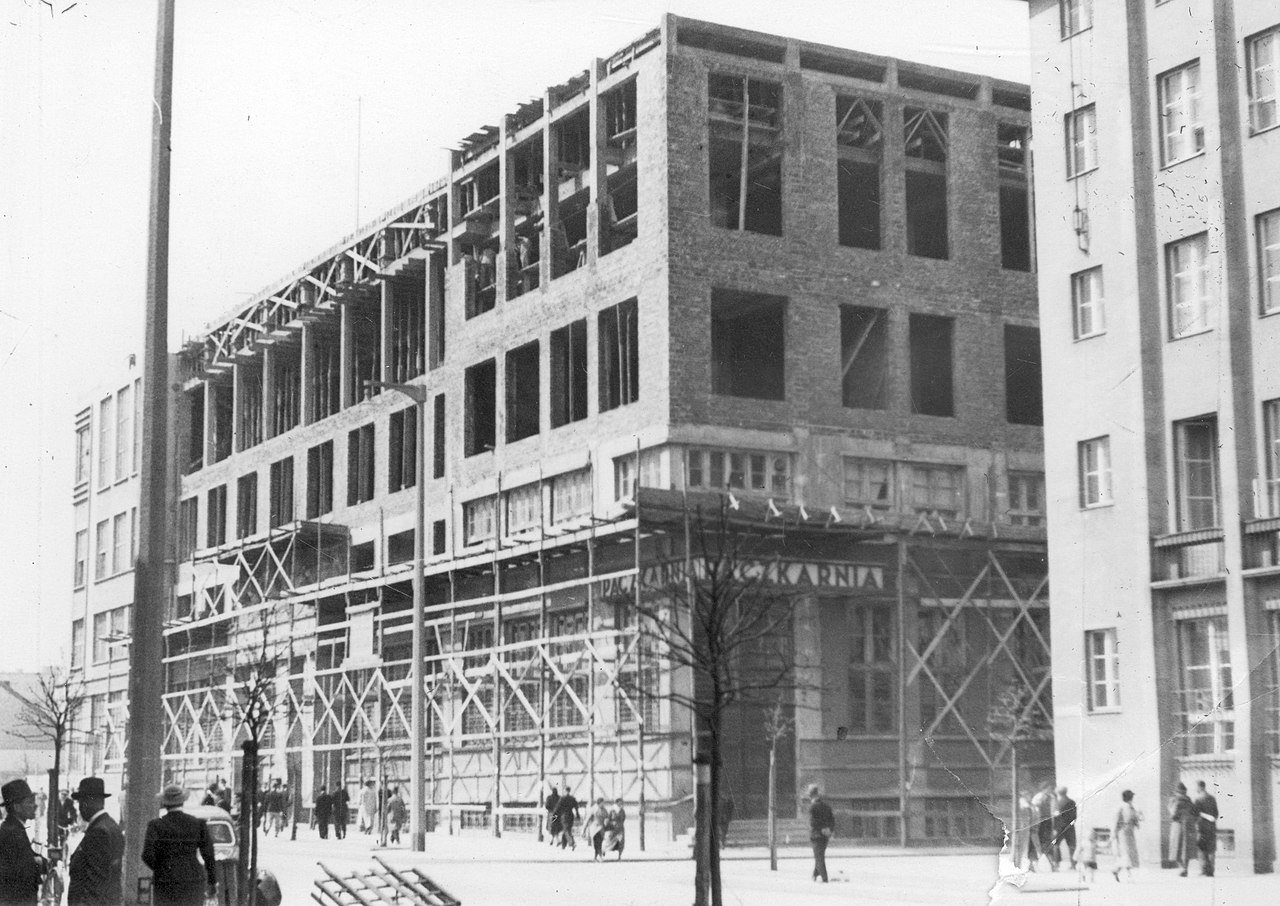 Rozbudowa poczty gł&oacute;wnej w Gdyni w 1937 r. fot. wikipedia