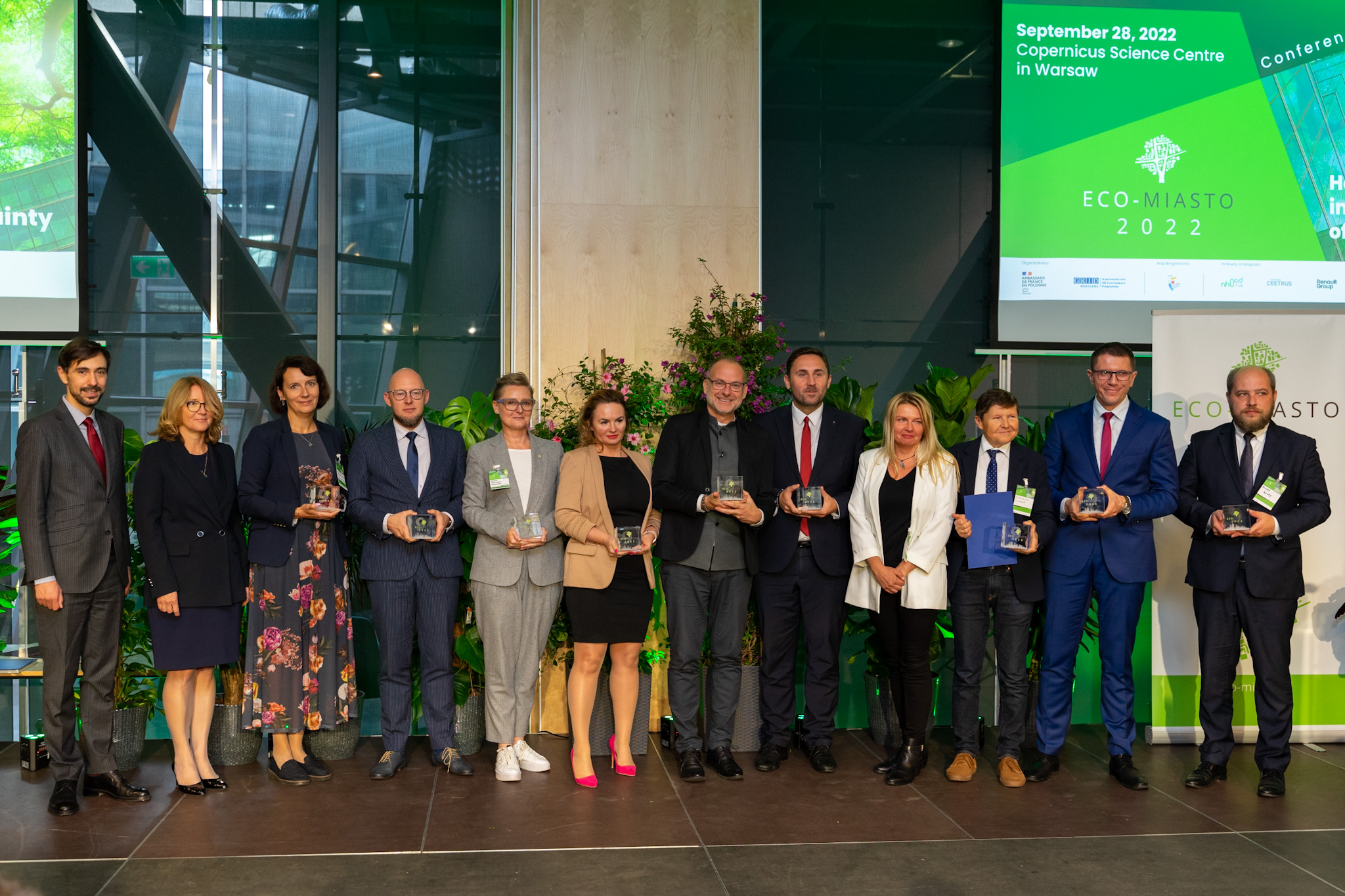 Zdjęcie wszystkich laureatów konkursu Eco-Miasto 2022 // fot. A. Pawłowski