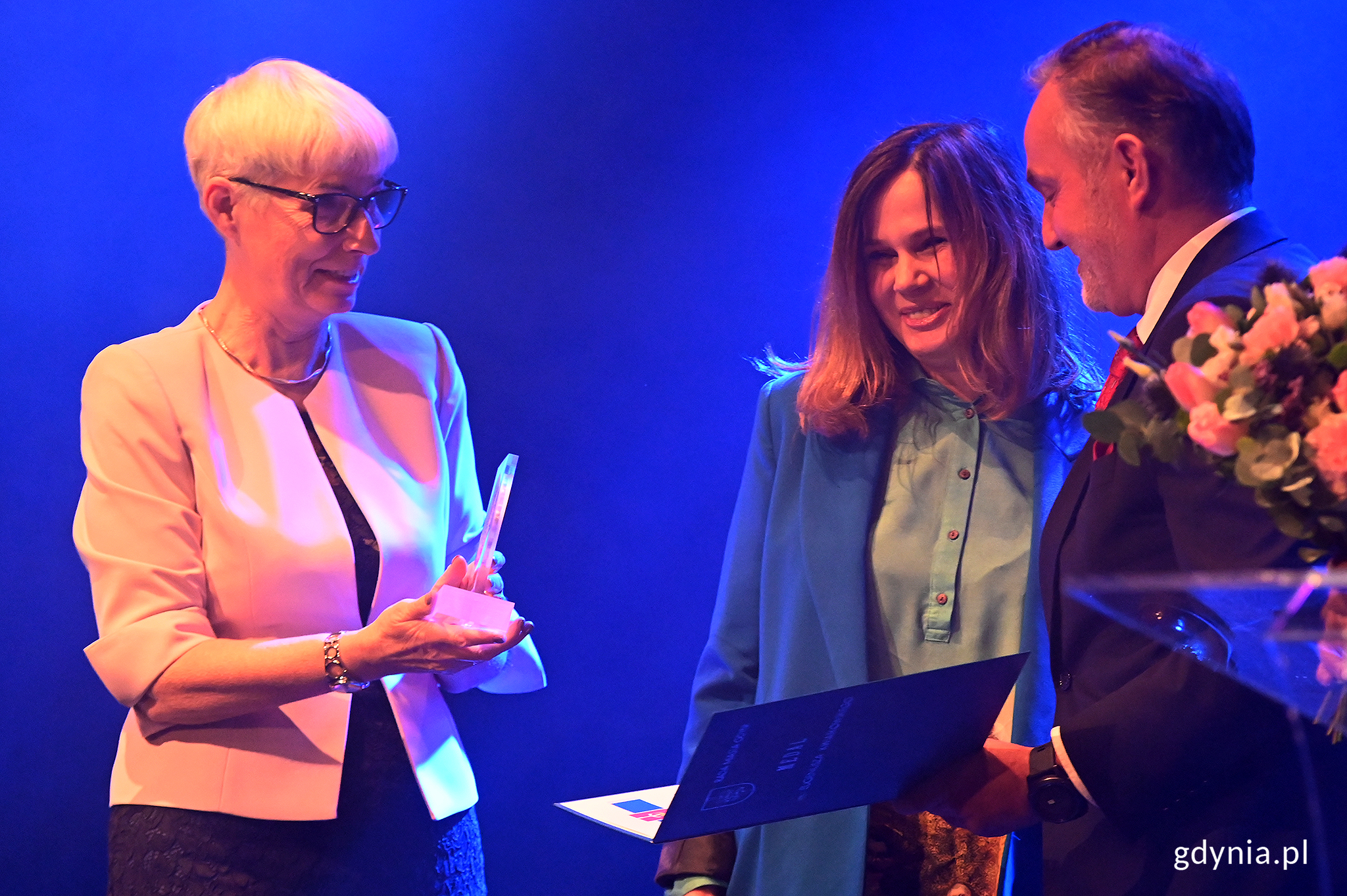 Beata Podlasek odbiera medal im. Eugeniusza Kwiatkowskiego, fot. Michał Puszczewicz