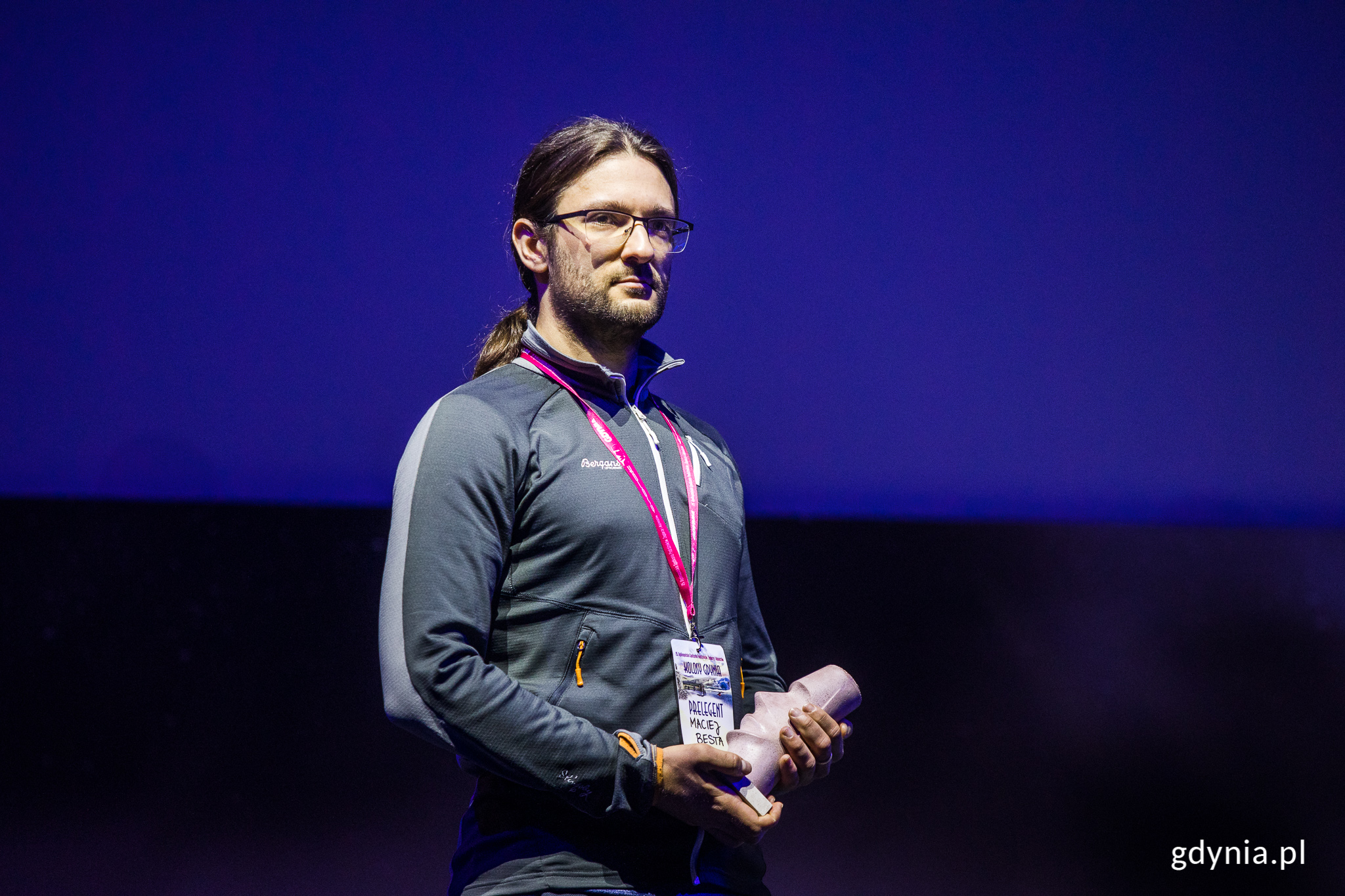 Maciej Besta, zdobywca wyróżnienia w kategorii "Podróże", podczas niedzielnej gali wręczenia nagród // fot. Karol Stańczak