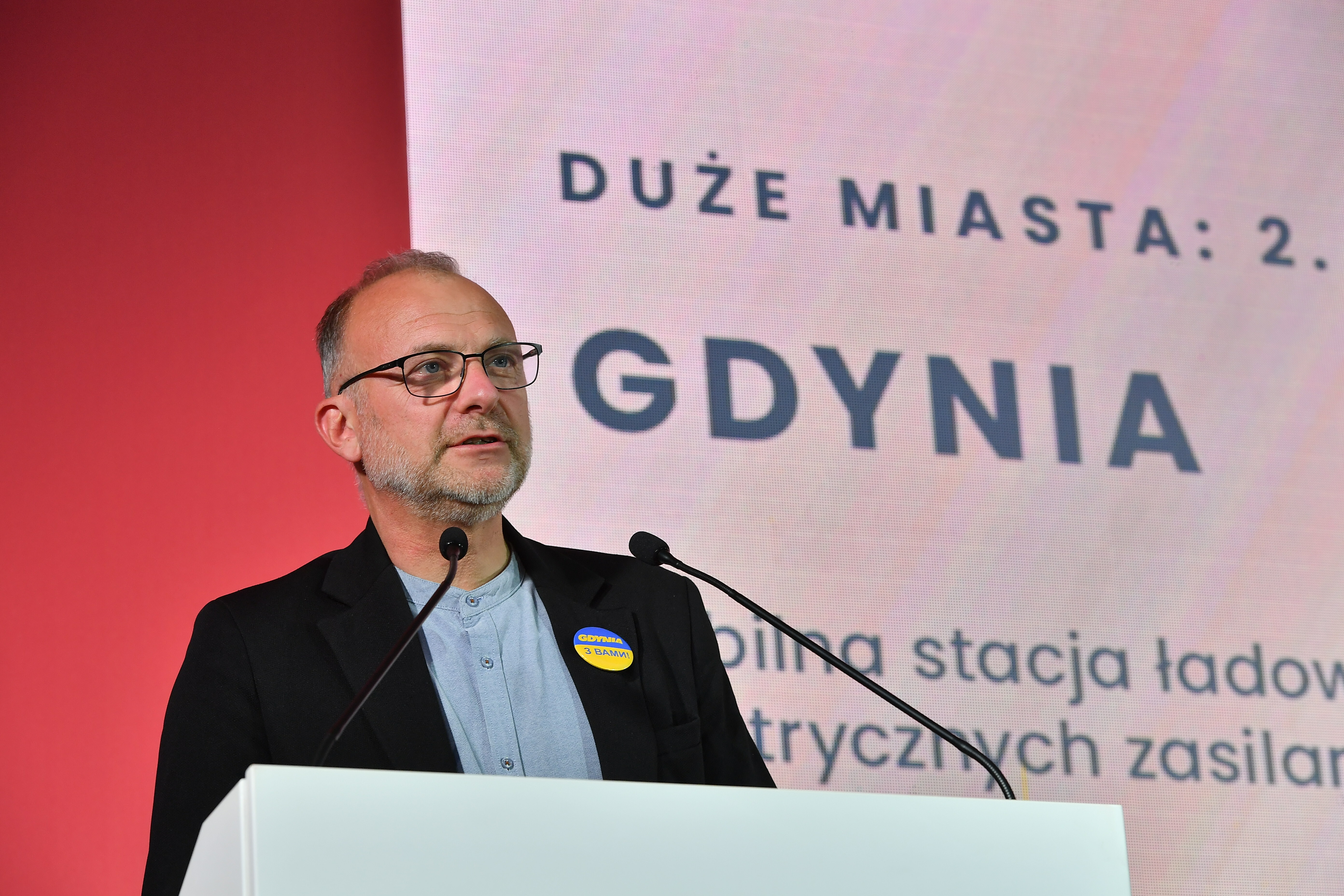 Michał Guć, wiceprezydent Gdyni ds. innowacji odbiera wyr&oacute;żnienie za Gdyńską Platformę Dialogu, fot. samorzad.pap.pl