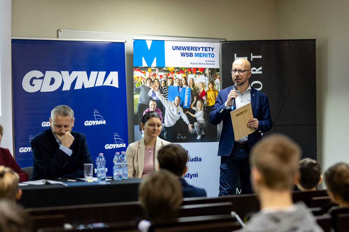 Prowadzący finał konkursu - Zygmunt Zmuda-Trzebiatowski