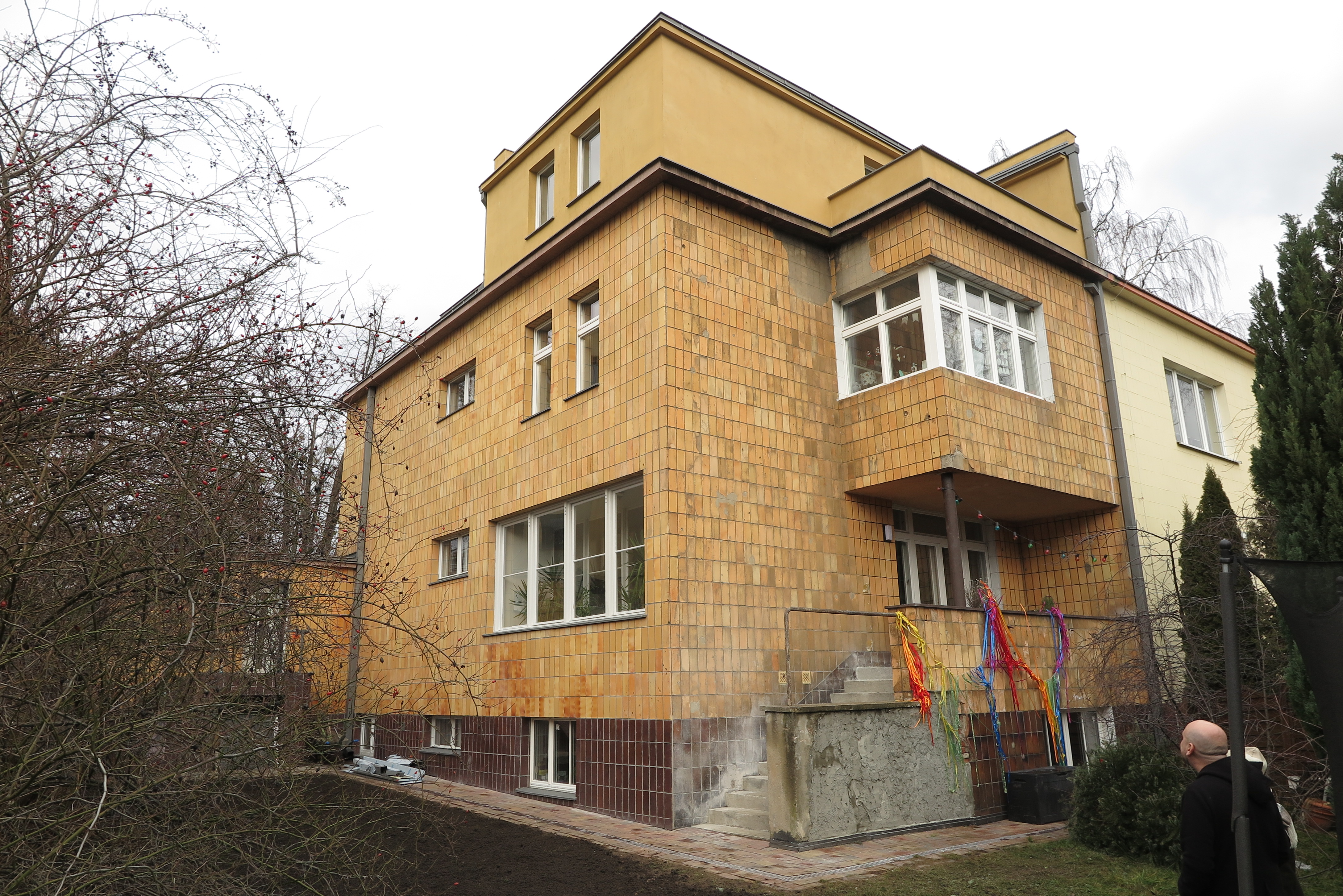 5.	Budynek mieszkalny, ul. Korzeniowskiego 25A -  remont elewacji budynku; remont dachu, wykonanie izolacji pionowej, remont balkonu, podestów i schodów zewnętrznych