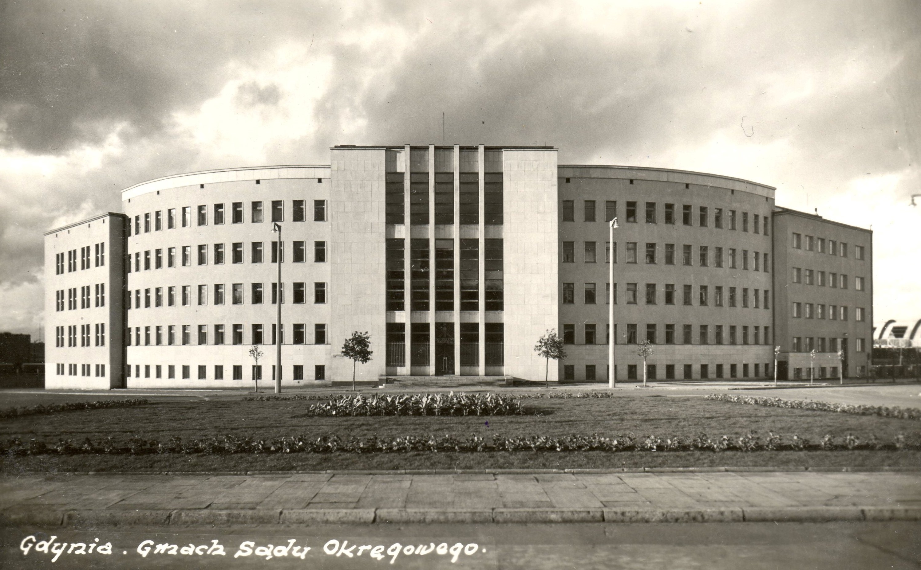Gmach sądu - zdjęcie archiwalne z lat 30. XX w. 